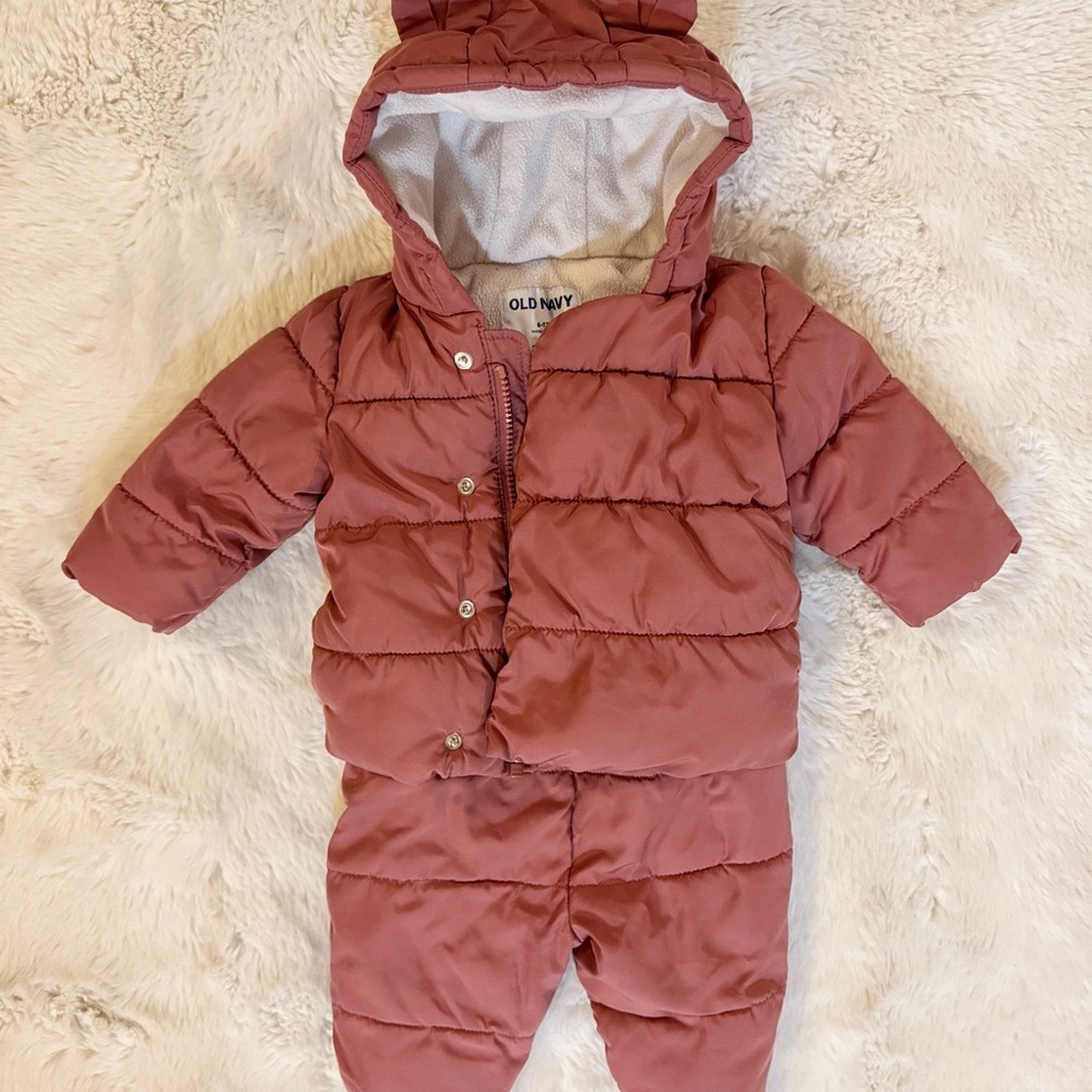 Old Navy Unisex Water Resistant Puffer Jacket & Pant set (6-12M)